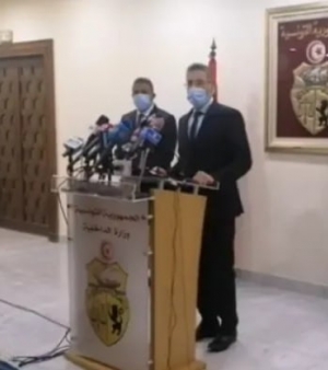 وزير الداخلية يكشف في ندوة صحفية : اسماء ستكون مفاجئة للتونسيين في ملف تسليم جوازات سفر وبطاقات تعريف وجنسيات غير قانونية.