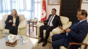 سفيرة بريطانيا في تطاوين: 'مهتمّون بالاستثمار في الطاقة البديلة..'