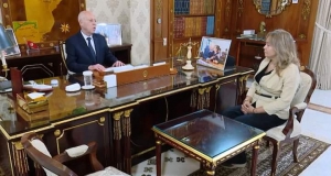 رئيس الجمهورية يؤكد في لقائه  بمديرة التلفزة : "ما يبث من أخبار وبرامج ليس بالبريئ ولا يمكن أن يستمر ".